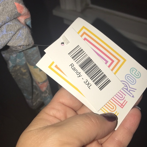 LULAROE RANDY TOP - Picture 4 of 8